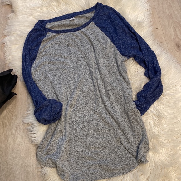 Old navy long sleeved shirt - Picture 3 of 4